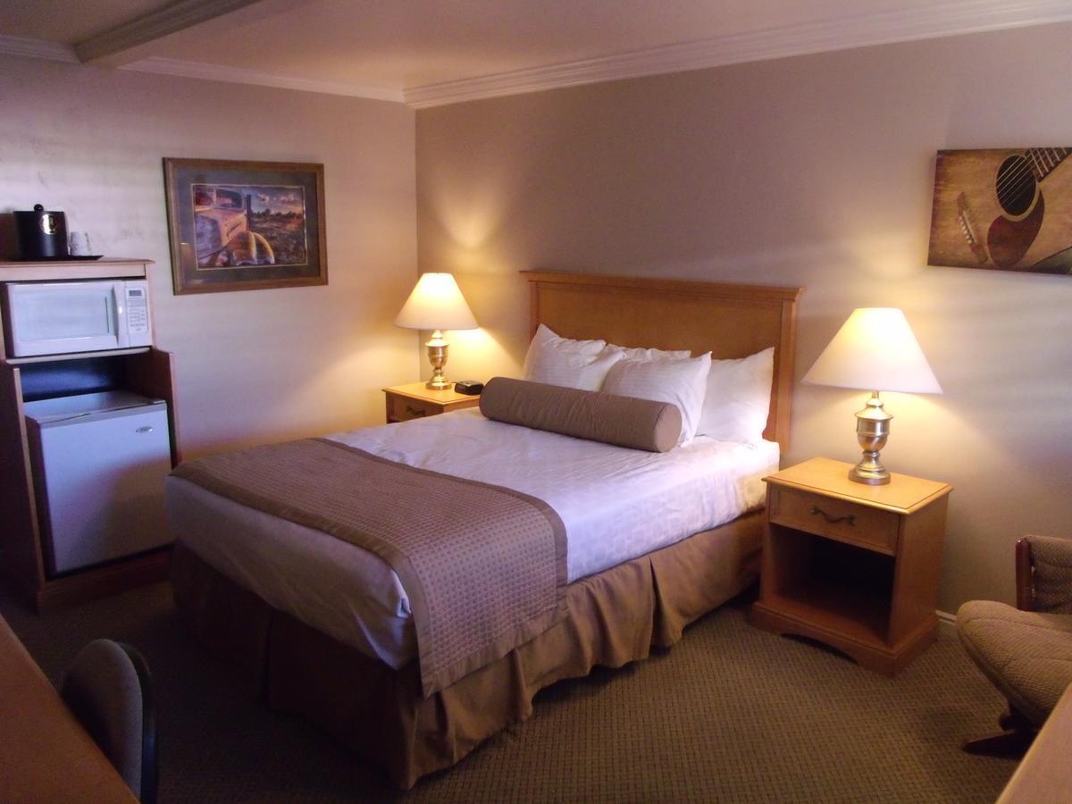 Antlers Inn Вернал Экстерьер фото